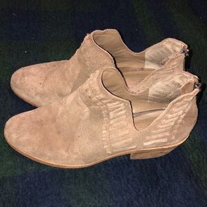 Vince Camuto brown ankle booties sued style fit like a size 7 rounded toe heeled